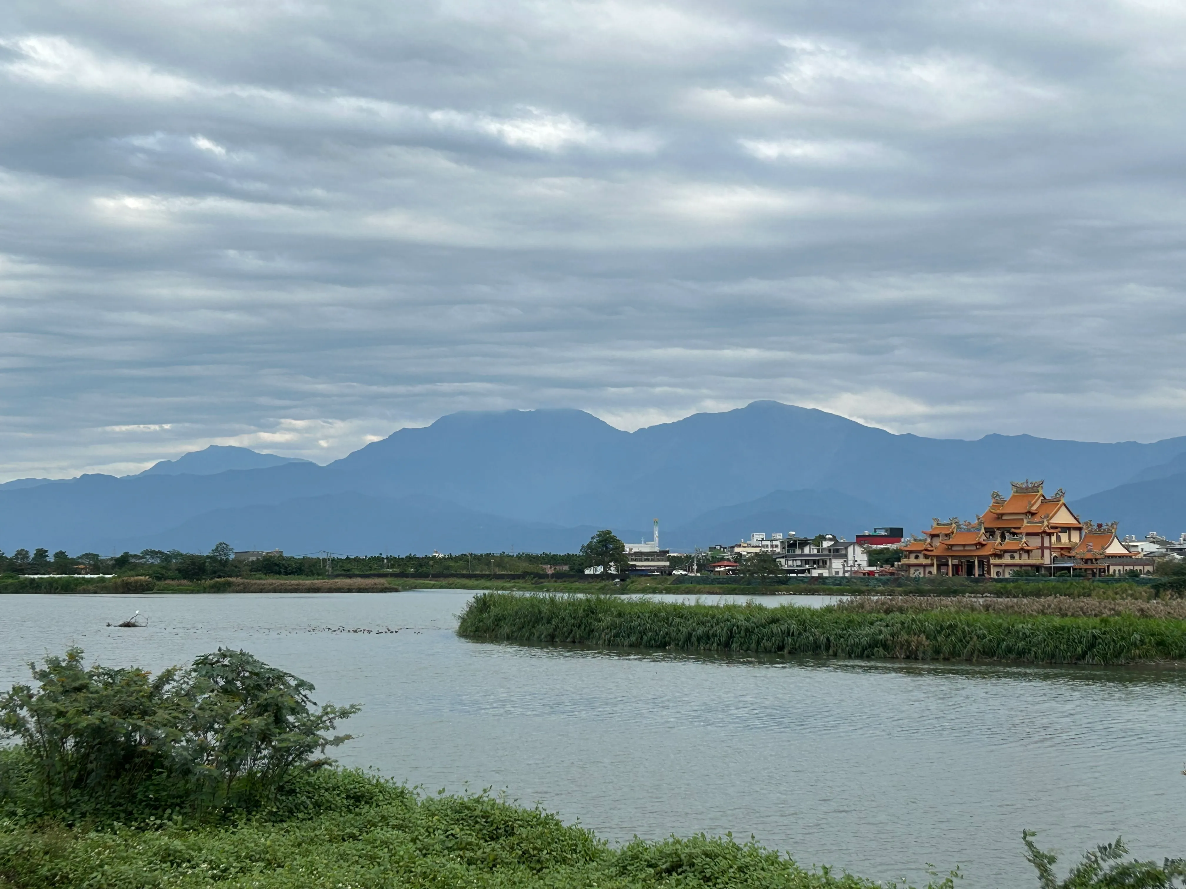 Mount Beidawu seen clearly from the banks of the Donggang River, a rare winter sight